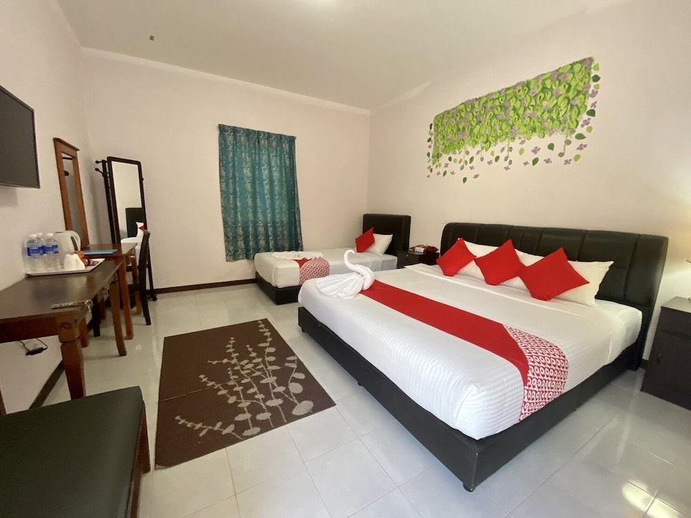 Triple guest room with a double bed and a single bed